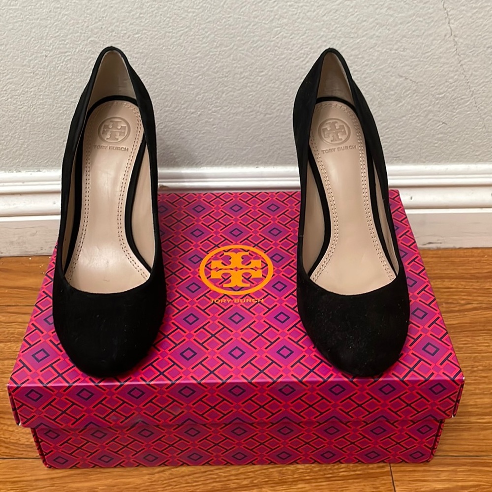 Used Women’s Tory Burch Size 7 Lancaster Suede wedges